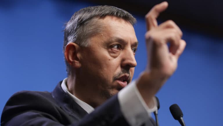 Daniel David deschide un dialog despre neregulile din educație: „Salariile sunt deja mici, nu trebuie să le reducem”. Opinii asupra burselor de merit.