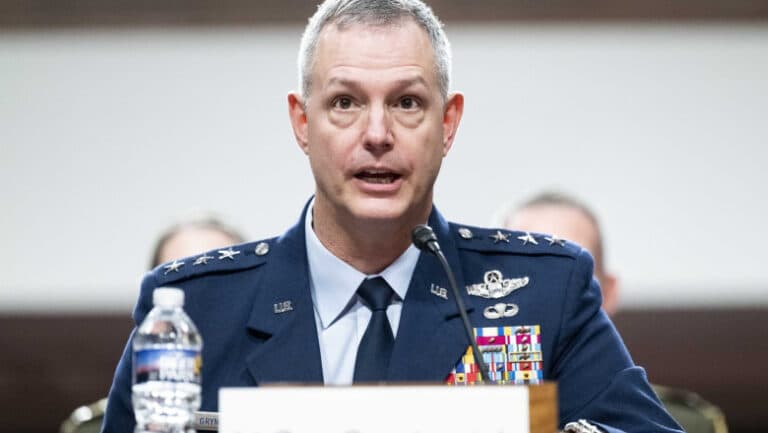NATO în Europa își salută noul lider: un general american cu supranumele „Grinch”.