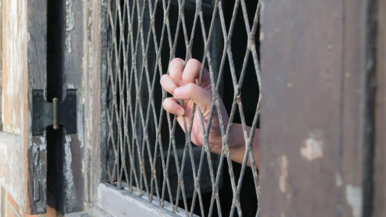 Două persoane au fost rănite în Grecia în urma unei explozii la locuința unui ofițer de penitenciar