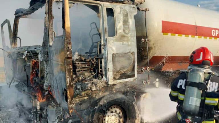 Flăcări devastatoare la o autocisternă de GPL pe Autostrada A7, trafic paralizat