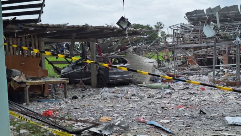 Explozie devastatoare în Thailanda: peste nouă vieți pierdute într-un accident la o fabrică de artificii