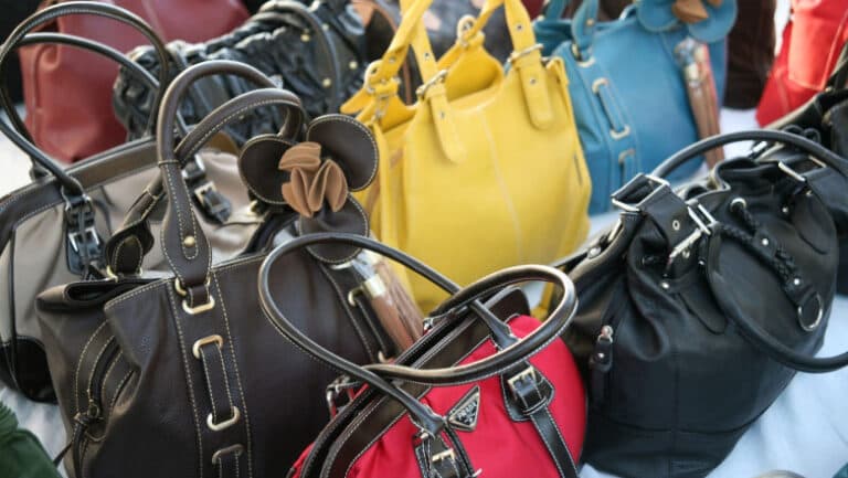 Jaful de proporții la un boutique de lux din Paris: hoții au sustras genți de marcă în valoare de un milion de euro.
