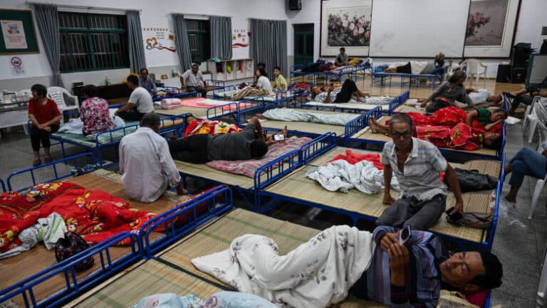 Taifunul Co-May: Peste 280.000 de persoane evacuate și 640 de zboruri anulate în Shanghai