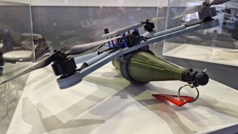 Germania sprijină Ucraina cu fonduri pentru dezvoltarea dronelor kamikaze cu autonomie de 1.200 de kilometri.