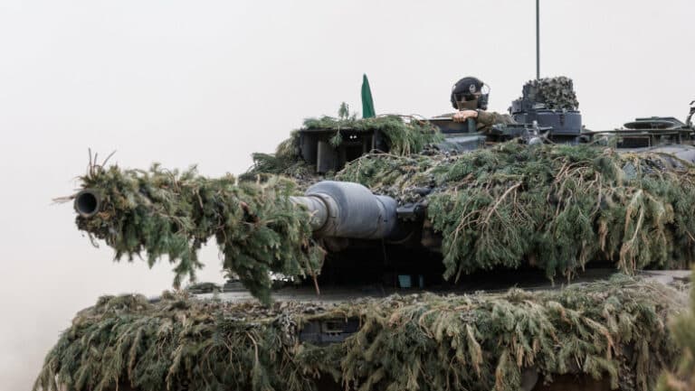 Germania își întărește forțele NATO cu o comandă de 3.500 de tancuri și vehicule blindate.