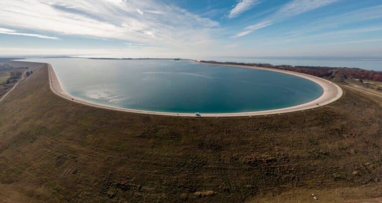 Google semnează un acord de 3 miliarde de dolari pentru achiziția energiei hidroelectrice de la Brookfield.