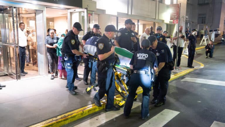 Guvernatorul din New York cere interzicerea armelor de asalt pe întreg teritoriul țării, în urma incidentului din Manhattan