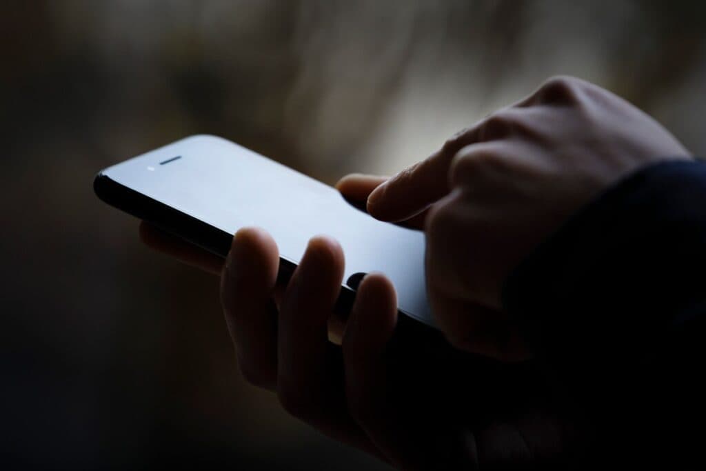 Atacuri cibernetice: Hackerii vizează parolele și informațiile personale ale utilizatorilor aplicației asemănătoare cu Signal.