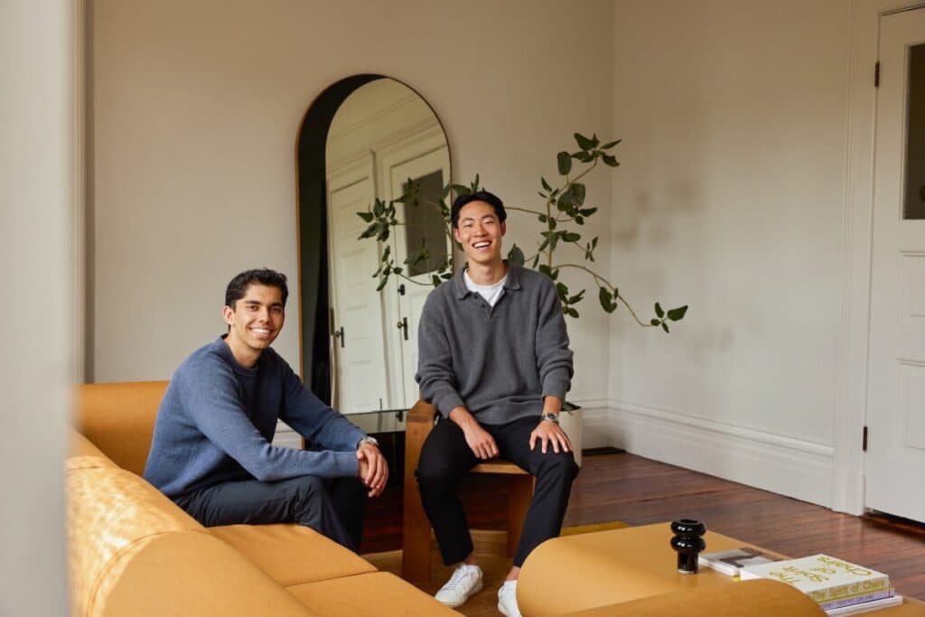 Cum doi foști studenți de la UC Berkeley au strâns 28 de milioane de dolari pentru startup-ul lor de automatizare a marketingului cu AI