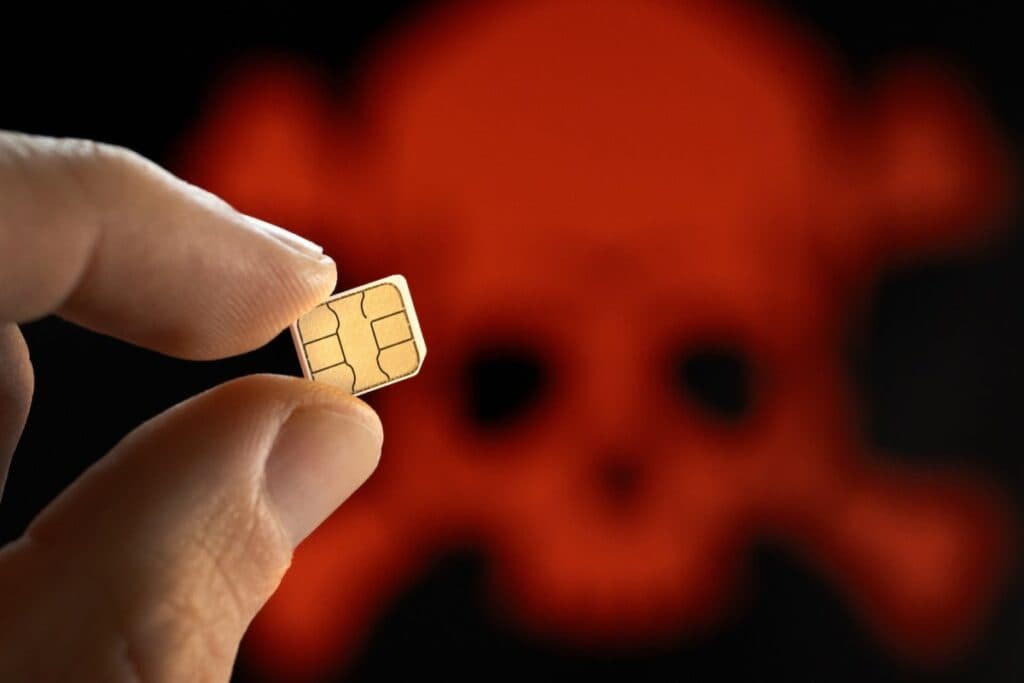 Strategii eficiente pentru a-ți apăra numărul de telefon împotriva atacurilor de tip SIM swap.