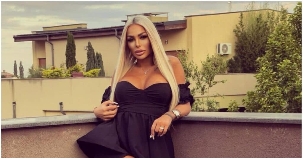 Iasmina Halas își planifică marele eveniment. A acceptat cererea în căsătorie a partenerului său misterios.