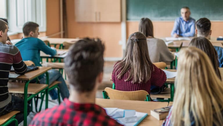 Clasamentul absolvenților de clasa a VIII-a din județe și București pentru admiterea la liceu în 2025.