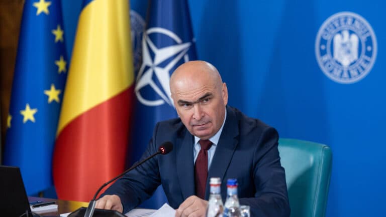 Ilie Bolojan explică necesitatea plății contribuțiilor la sănătate pentru mamele aflate în concediu de creștere a copilului.