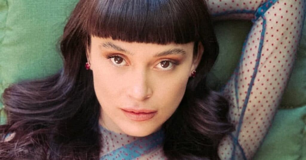 Irina Rimes la 20 de ani: O privire fascinantă asupra începuturilor artistei înainte de celebritate.