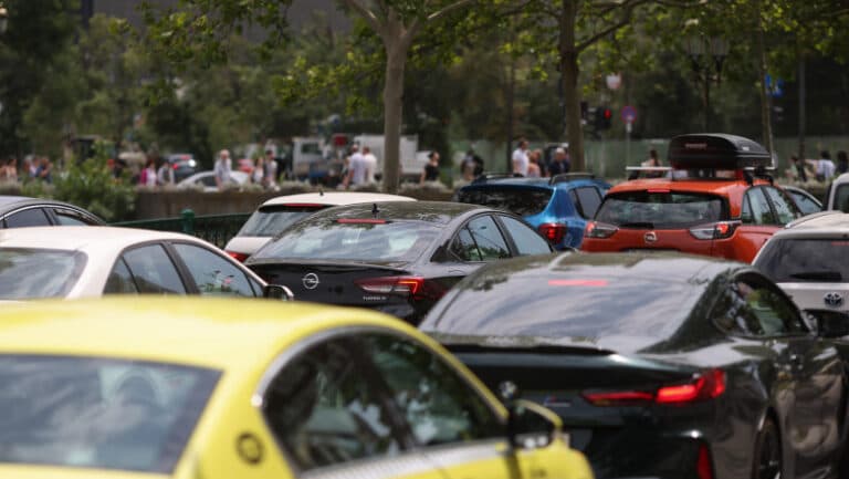 Atenție! Panouri de plată cu coduri QR false în parcările din Capitală – Iată ce sfaturi oferă Compania Municipală Parking București