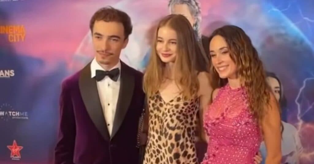 Irina Columbeanu și Violeta Marin Bănică, momente neașteptate alături de Andra Gogan la premiera celui de-al treilea film „Sirenele – Legenda Coroanei”! „Această vară promite să fie de neuitat!”