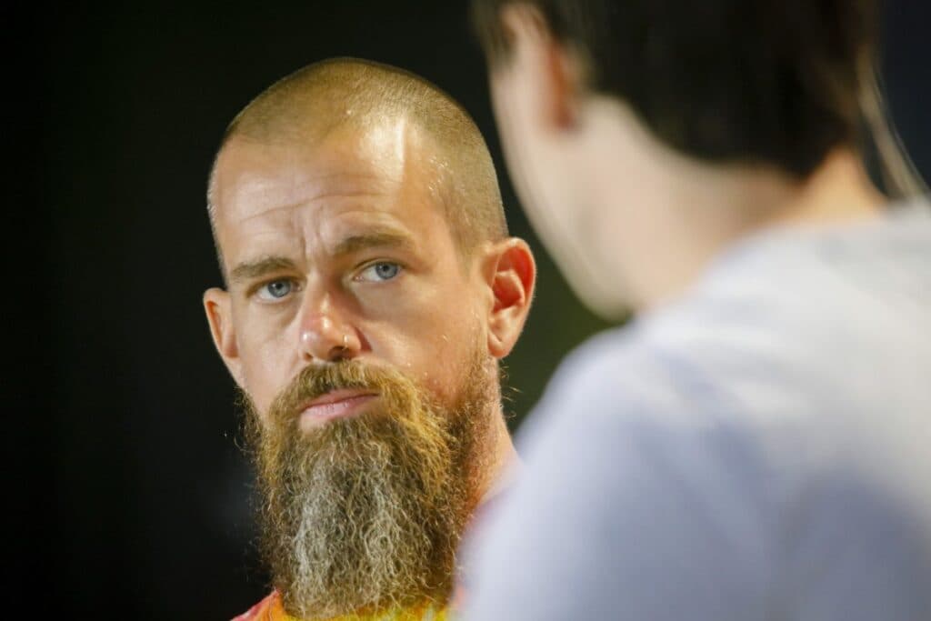Jack Dorsey afirmă că noua sa aplicație Bitchat, considerată „sigură”, nu a fost supusă testelor de securitate.