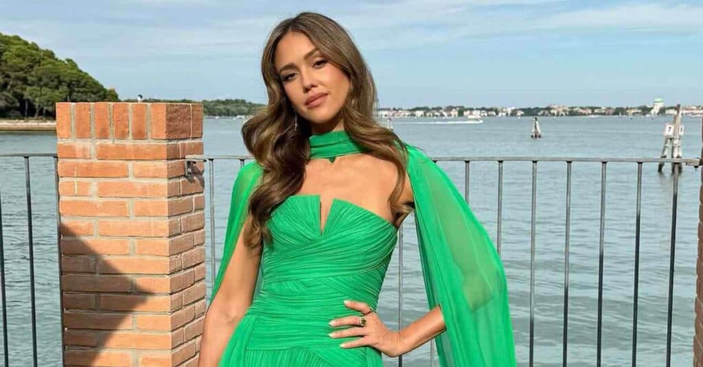 Jessica Alba strălucește după despărțire! A slăbit și și-a găsit un partener mai tânăr