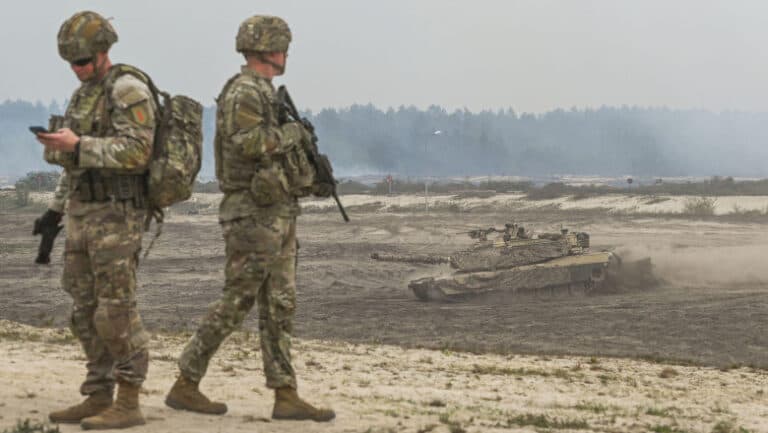 Apărarea Estică a NATO: Generalul american afirmă că putem contracara un atac masiv al Rusiei cu 22 de divizii în prezent.