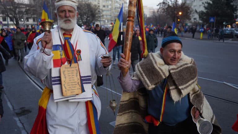 „Românii și dezamăgirea europeană: Ce gândesc despre indiferența față de democrație”