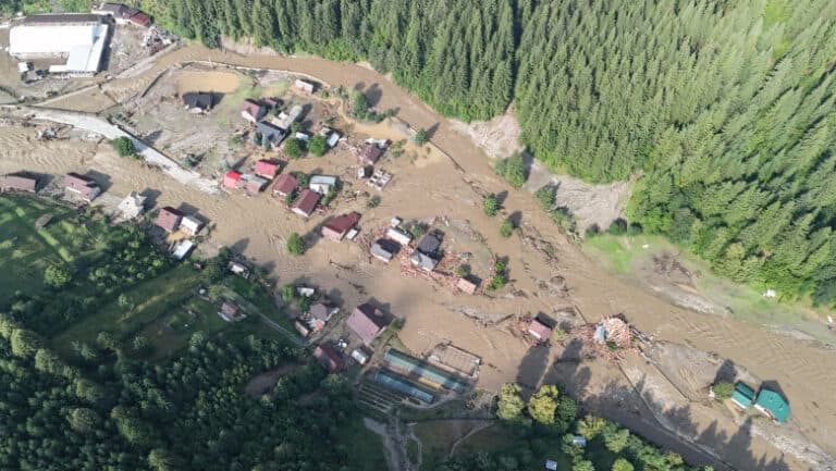 Ajutoare umanitare de urgență pentru locuitorii din Suceava și Neamț, afectați de inundații