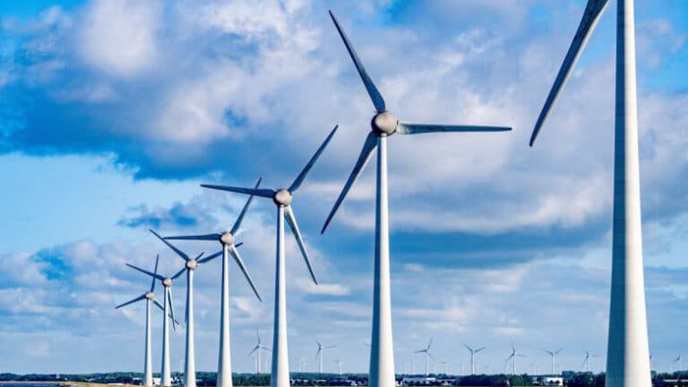 Majoritatea statelor de pe glob încalcă promisiunea ONU de a tripla utilizarea energiei din surse regenerabile, avertizează experții în climatologie