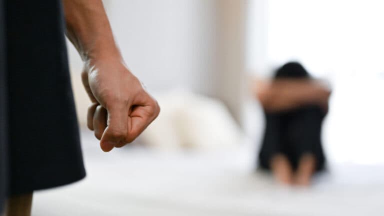 Percepția românilor asupra creșterii violenței domestice împotriva femeilor și opinia lor despre reacția autorităților.