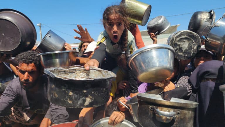 Marea Britanie își mobilizează resursele pentru a oferi sprijin umanitar în Fâșia Gaza și pentru a salva copiii care necesită îngrijiri medicale urgente