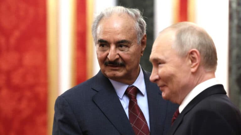 Umilința europeană: gafa colosală a aliatului lui Putin în Libia