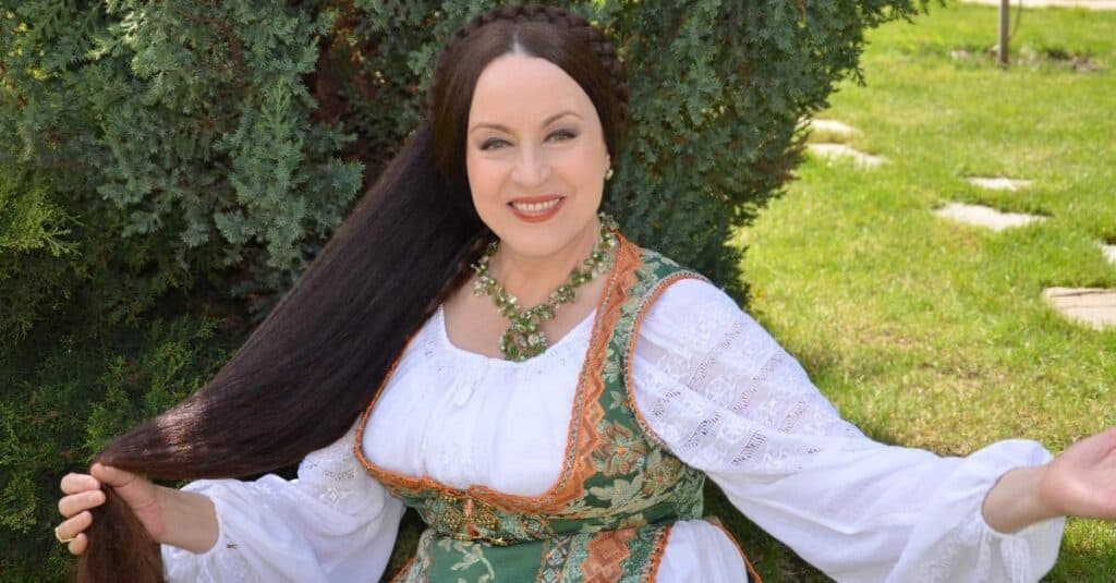 Maria Dragomiroiu sărbătorește 70 de ani: Cântăreața dezvăluie planurile sale de retragere din cariera muzicală.