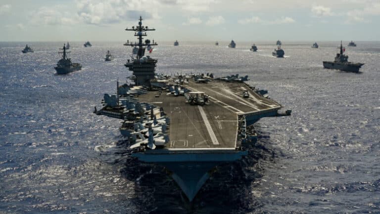 Forțele Navale Americane își consolidează strategiile pentru un conflict „de ultimă oră” în fața provocărilor din Pacific, detalii oferite de liderul operațiunilor maritime.