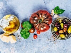 Dieta mediteraneană și alte trei tipuri de regim alimentar pot reduce riscul de demență, mai ales în rândul femeilor.