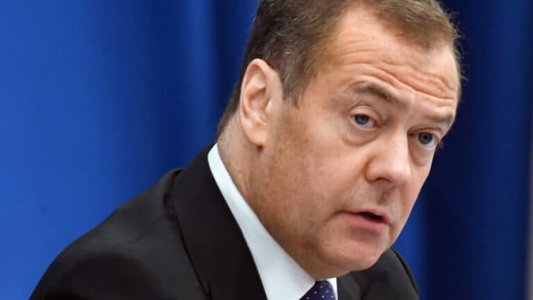 Medvedev comentează acordul Trump – Uniunea Europeană: „A făcut praf UE, dar este o înțelegere împotriva Rusiei.”