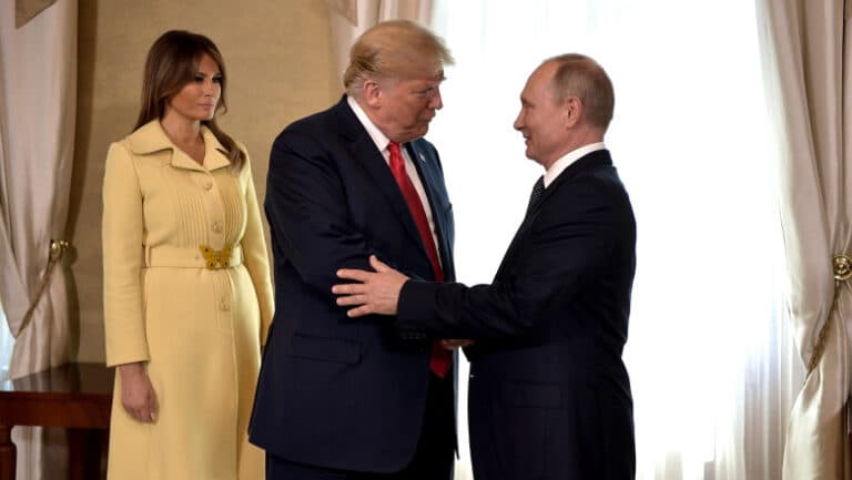 Melania, Donald și Vladimir: cum prima doamnă a SUA a modelat legătura dintre Trump și Putin.