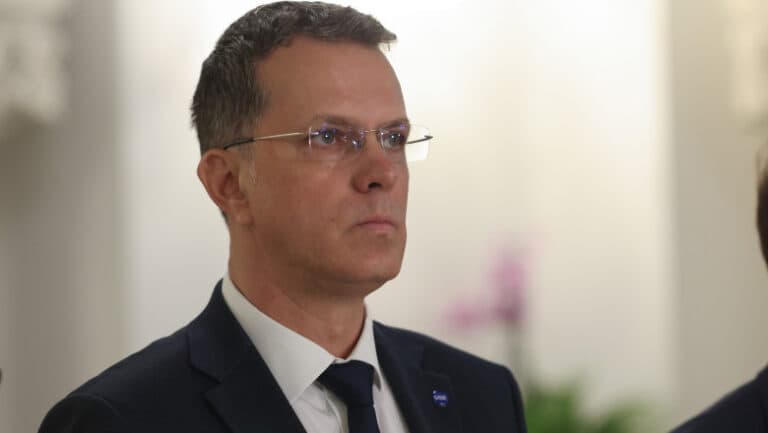 Moșteanu respinge ideea serviciului militar obligatoriu: „România are nevoie de o armată profesionistă.”