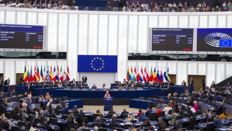 Atacul asupra Ursulei: Lidera Comisiei Europene răspunde criticilor cu etichete surprinzătoare.