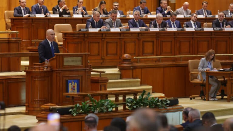 Moțiunea de cenzură împotriva Executivului Bolojan, discutată și supusă votului astăzi la ora 15:00.