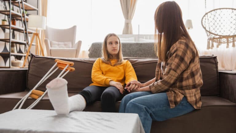Impactul rețelelor sociale asupra procesului de recuperare post-accidentare și riscurile asociate cu complicarea durerii