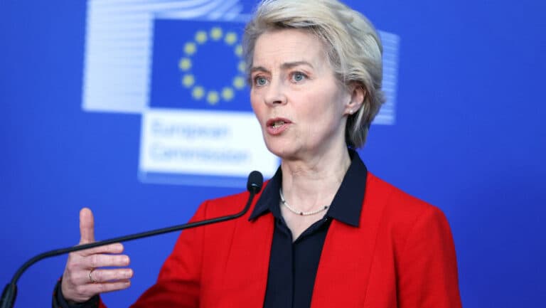 Eurodeputații se opun moțiunii de cenzură lansate de Gheorghe Piperea împotriva Ursulei von der Leyen.
