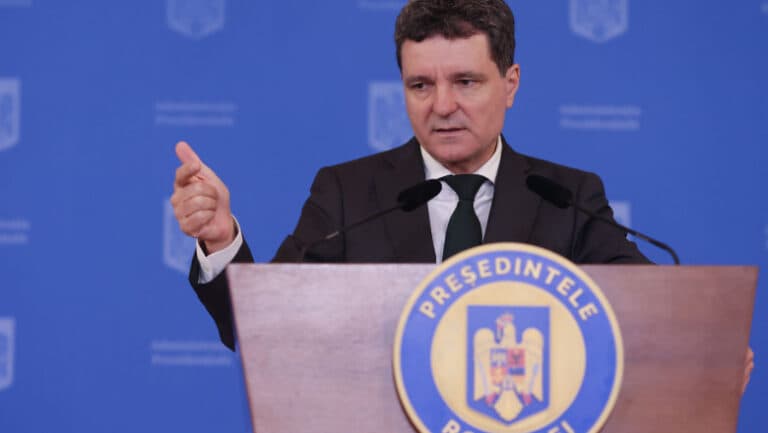Nicușor Dan atacă la CCR legea privind propaganda legionară, după ce AUR, SOS și POT au sesizat deja instanța.