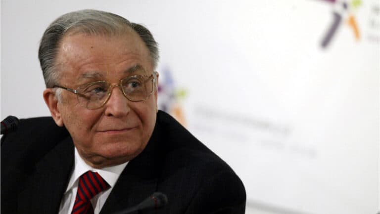 Actualizare importantă: Ion Iliescu, fost președinte, este conștient, dar necesită asistență respiratorie.
