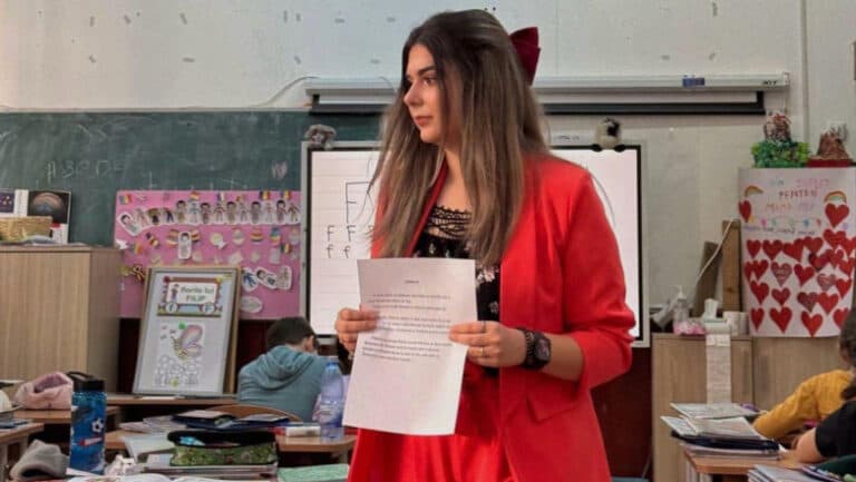 O tânără învățătoare de 19 ani a realizat performanța supremă la Definitivat în București: „Am fost criticată de părinți. Primele etape sunt dificile.”