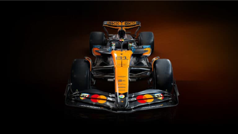 BT și Mastercard aduc magia monopostului McLaren în Piața George Enescu. Un weekend plin de surprize pentru iubitorii de Formula 1
