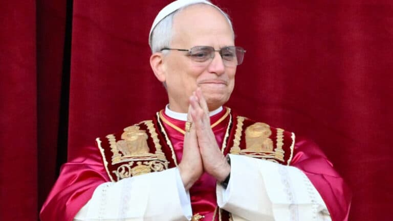 Papa Leon face un nou apel emoționant pentru încheierea „barbariei războiului” după bombardarea singurei biserici catolice din Gaza.