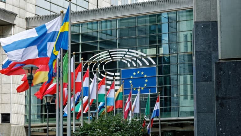 Parlamentul European se confruntă cu o criză de căldură: sistemul de climatizare a cedat din cauza căldurii extreme. Reacțiile eurodeputaților în fața acestei situații