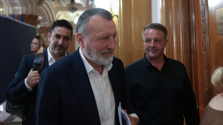 Paul Stănescu își îndreaptă săgețile către Ilie Bolojan și lansează un avertisment pentru coaliție: „E momentul să hotărâm rapid soarta guvernării.”