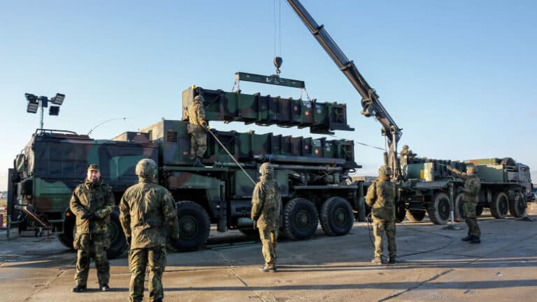 Pentagonul își reevaluează livrările de armament, extinzându-se dincolo de Ucraina.