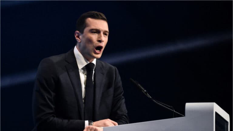 Raiduri la sediul Rassemblement National din Paris. Jordan Bardella, liderul partidului, acuză o „vânătoare” injustă.
