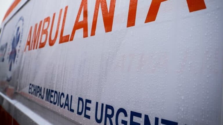 Oameni afectați într-un parc din Capitală, după ce au inhalat vapori din produse utilizate pentru întreținerea echipamentelor de joacă.