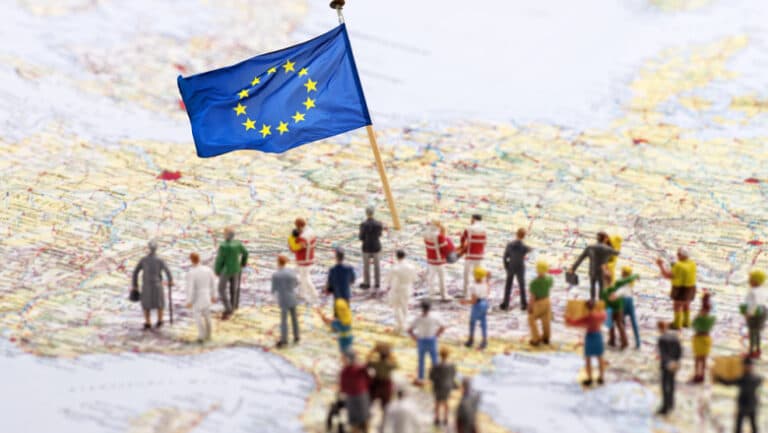 Numărul locuitorilor din Uniunea Europeană atinge un nou vârf, ajungând la 450,4 milioane, cu migrația ca principal factor de impulsionare a acestui trend.
